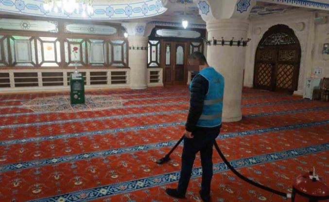 Yükümlülerden camilerin temizliğine destek