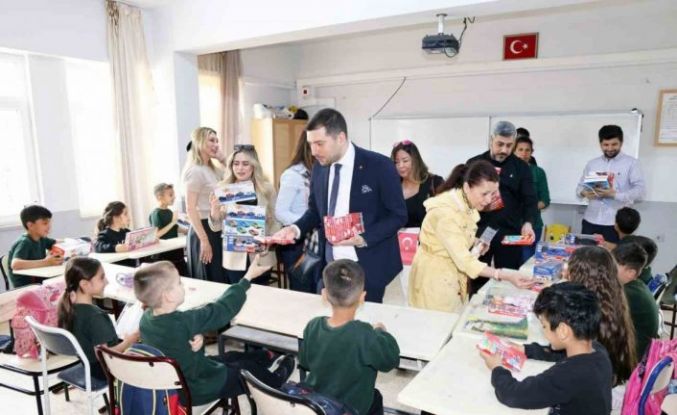 Adana’da çocuklar unutulmadı