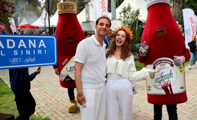 Adana’nın tescilli lezzeti şalgam, karnavalın gözdesi oldu