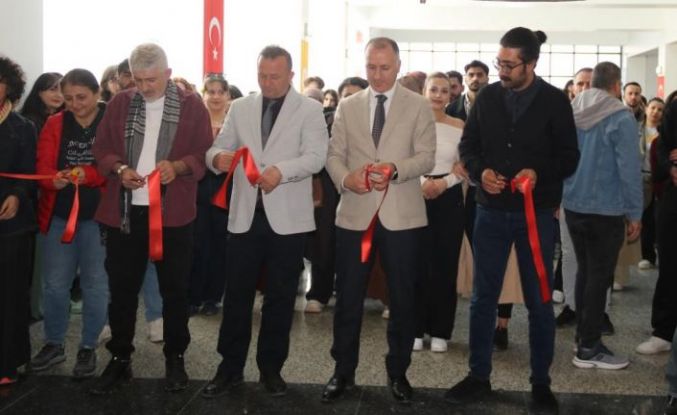 Akademisyenlerin yaptığı eserler sanatseverlerle buluştu