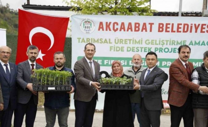 Akçaabat’ta üreticilere 25 bin sebze fidesi dağıtıldı