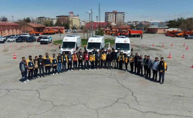 Ambulans sürücülerine sürüş eğitimi