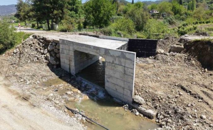 Andırın’da 5 mahalleye ulaşım sağlayan köprü menfezde sona gelindi