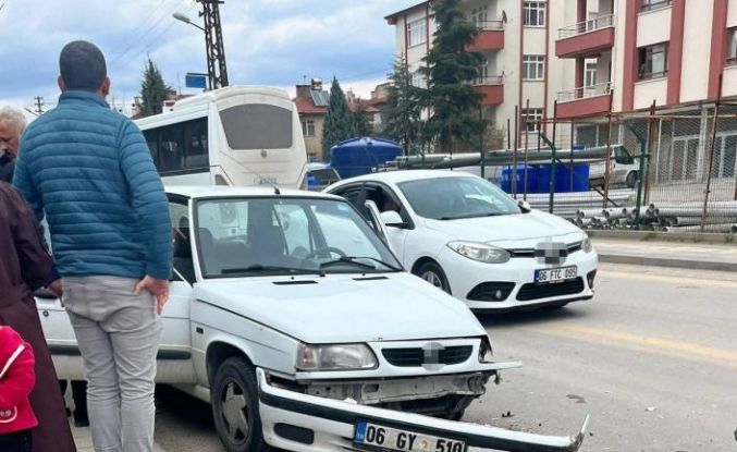 Ankara’da 3 araçlı zincirleme kaza: 3 yaralı