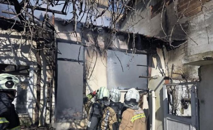 Antakya’da metruk bina yangını