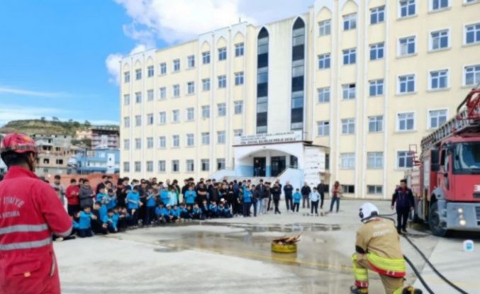 Antakya’da öğrencilere yangın eğitimi verildi