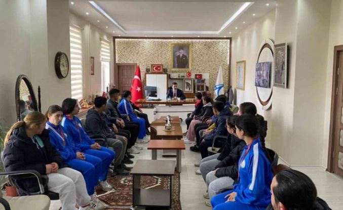 Arpaçay’da öğrencilerden gururlandıran tablo