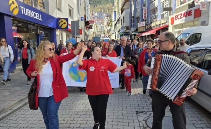 Artvin’de Otizm Farkındalık Yürüyüşü düzenlendi