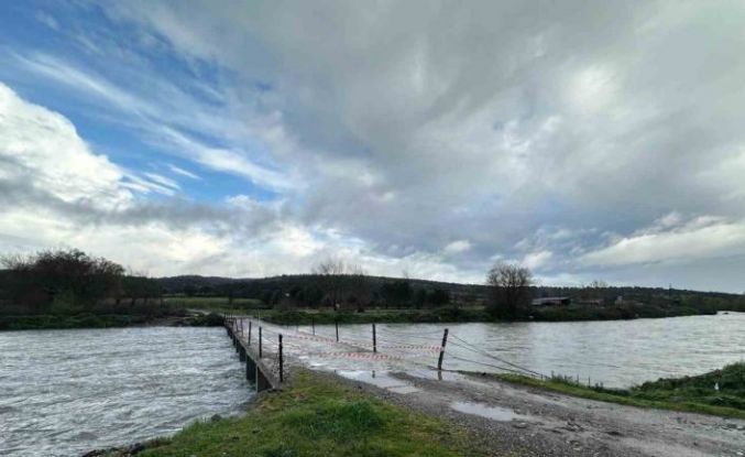 Ayvacık’ta şiddetli yağış etkili oldu