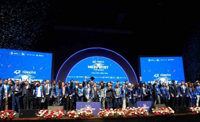 Bakan Kacır, yeni nesil 407 yazılımcı gencin heyecanını paylaştı