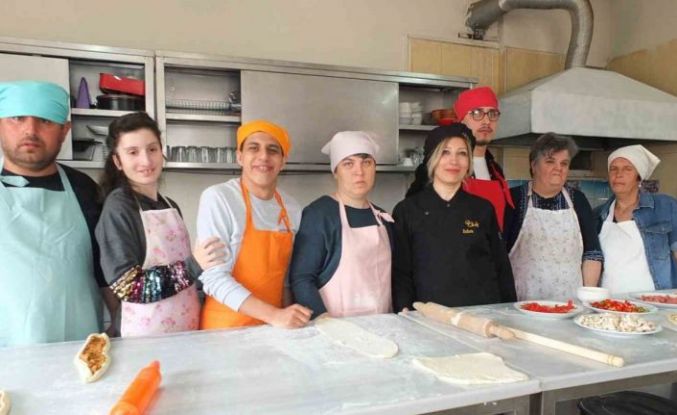 Balıkesir’de özel gençler mutfağa girdi pide ve pizza yaptı
