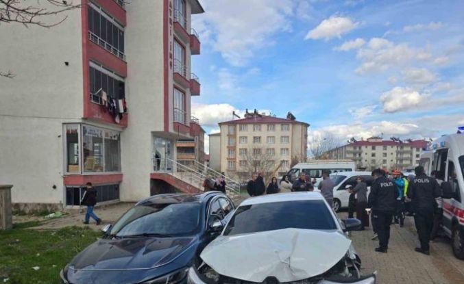 Bingöl’de iki otomobil çarpıştı: 4 yaralı