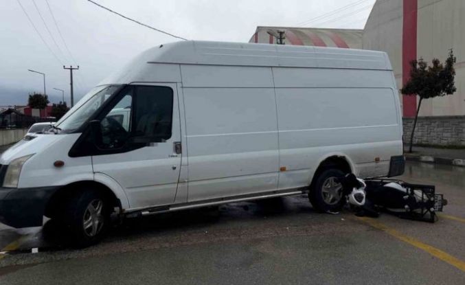 Bolu’da minibüs ile motosiklet çarpıştı: 1 yaralı