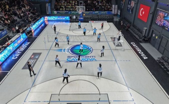 Çayırova’da kadınlar voleybol dostluk maçında buluştu