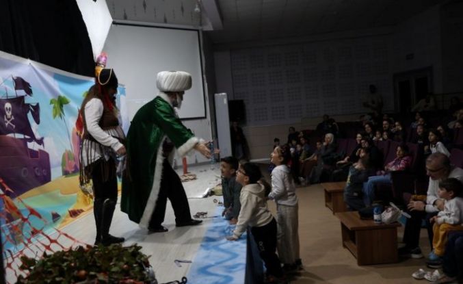 Çocuklar "Nasrettin Hoca Korsanlara Karşı" oyununda buluştu