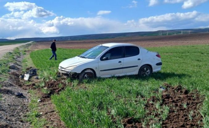 Çorum’da devrilen otomobilin sürücüsü yaralandı