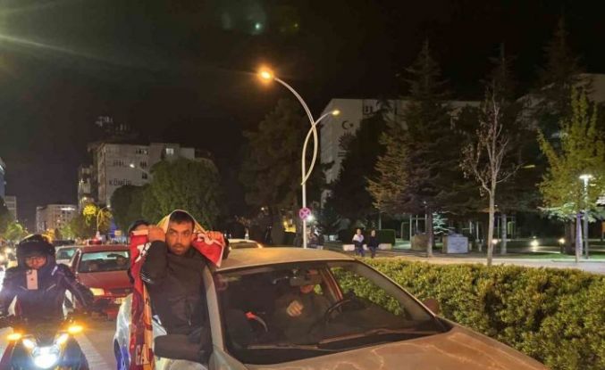 Çorum’da Galatasaray taraftarları derbi galibiyetini kutladı