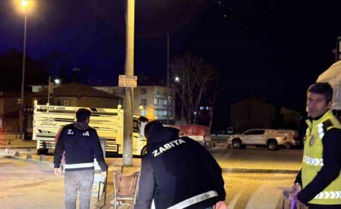 Çorum’da kaldırım işgaline gece denetimi