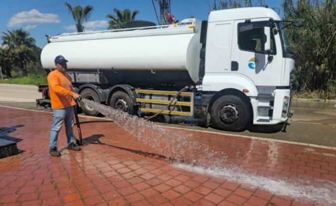 Çukurova Belediyesi’nden park ve yeşil alanlarda yoğun mesai