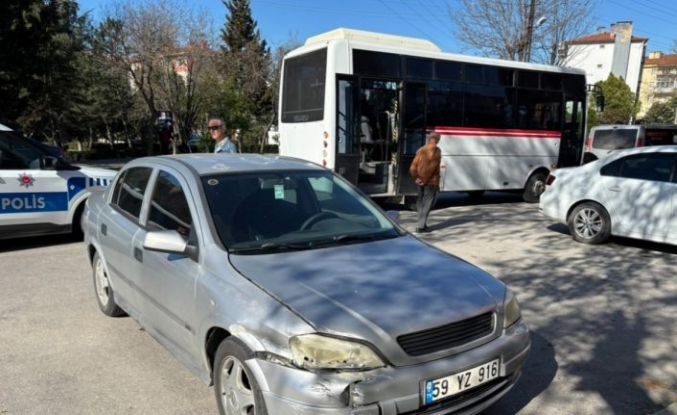 Edirne’de minibüs ile otomobil çarpıştı: 1 yaralı