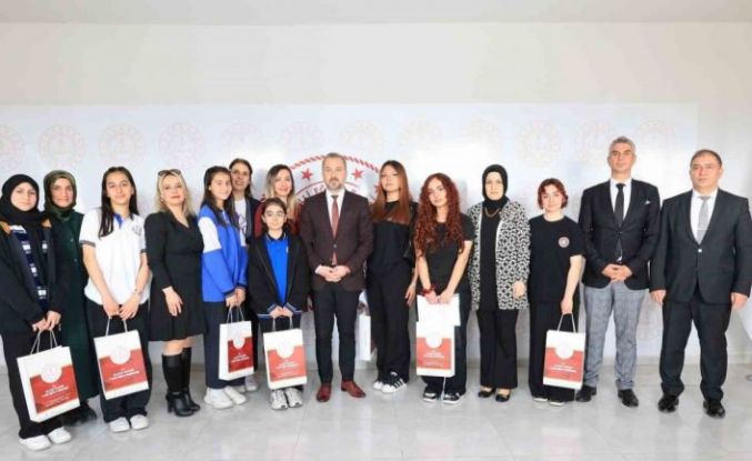 Elazığ’da derece giren öğrenciler ödüllendirildi