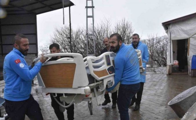 Evde bakım hastasına ortopedik yatak hediyesi