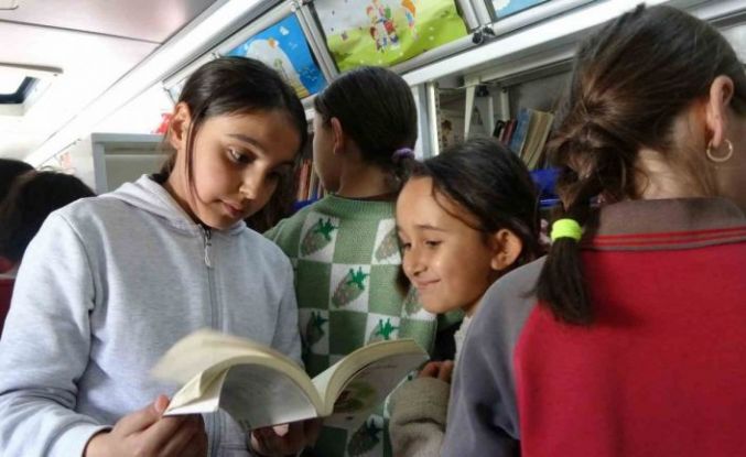 Gezici Kütüphane, 3 binden fazla kitabı okurlarla buluşturuyor