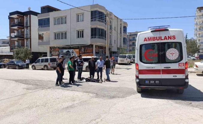 Hafif ticari araçla çarpışan motosiklet sürücüsü yaralandı