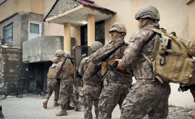 Hakkari’de kaçakçılık şebekesi çökertildi