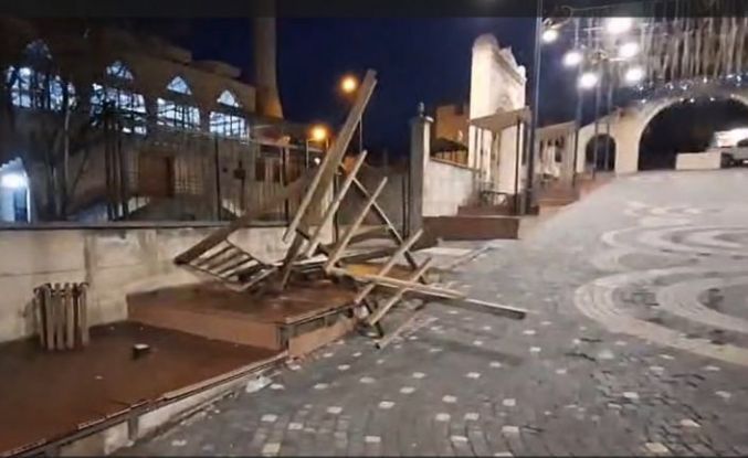 Hakkari’de kamelyalar tahrip edildi