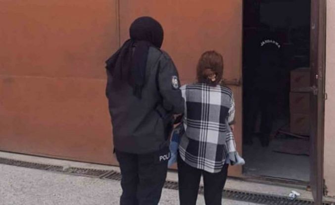 Hırsızlıktan 18 yıl 9 ay hapis cezası bulunan kadın yakalandı