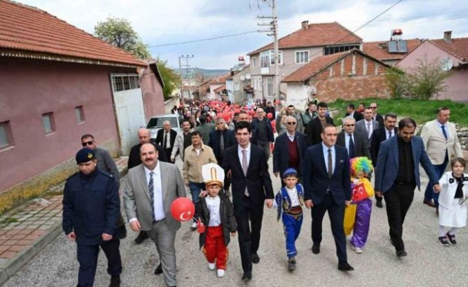 İlçede 23 Nisan öncesi coşkusu yürüyüşle taçlandı