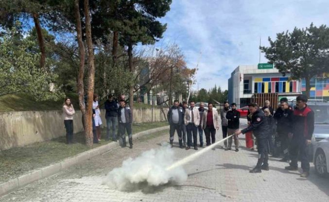 İtfaiye ekiplerinden hastane personeline yangın eğitimi