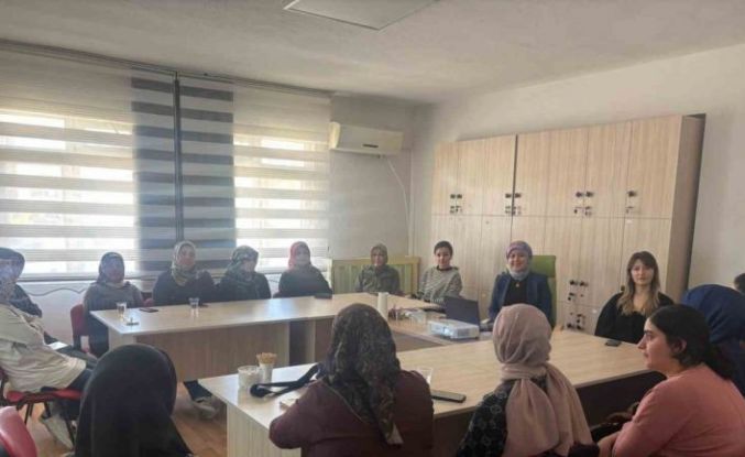 Kadınlara yanlış ilaç tüketiminin riskleri anlatıldı