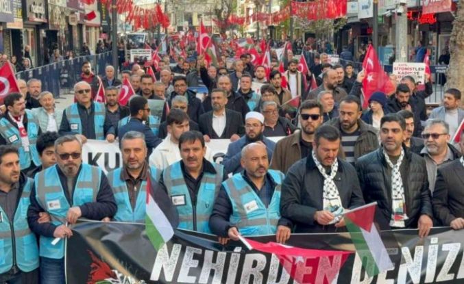Karabük’te yüzlerce kişi Gazze için yürüdü