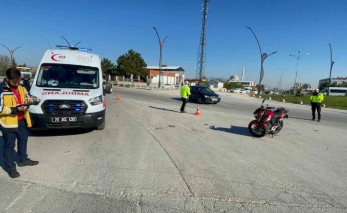 Karaman’da motosiklet kazası kamerada: 1 yaralı