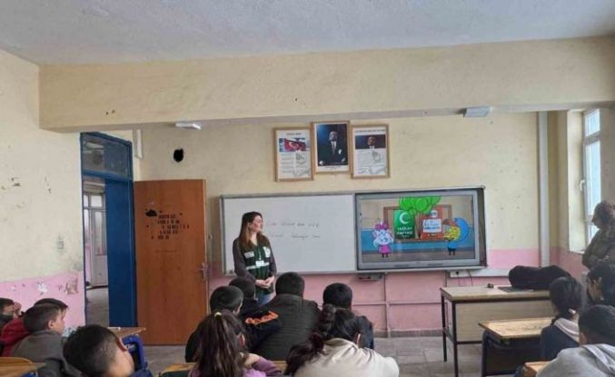 Kars Çerme Ortaokulu öğrencilerine bağımlılıkla mücadele eğitimi verildi