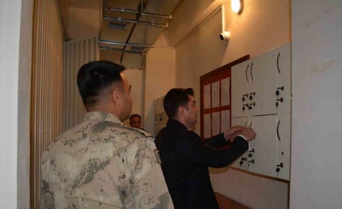 Kaymakam Sarı, jandarmayla bir araya geldi