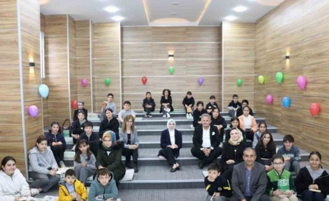 Kaymakam ve Başkan çocuklarla kitap okudu