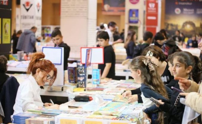 Kepez Kitap Fuarı kitapseverlerin akınına uğruyor