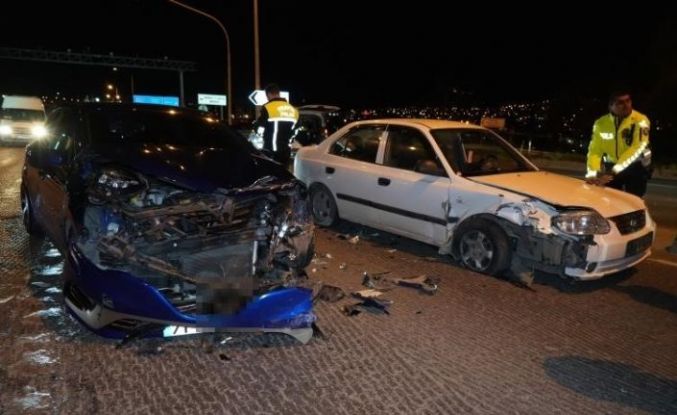 Kırmızı ışık ihlali yapan sürücü otomobile çarptı: 1 yaralı