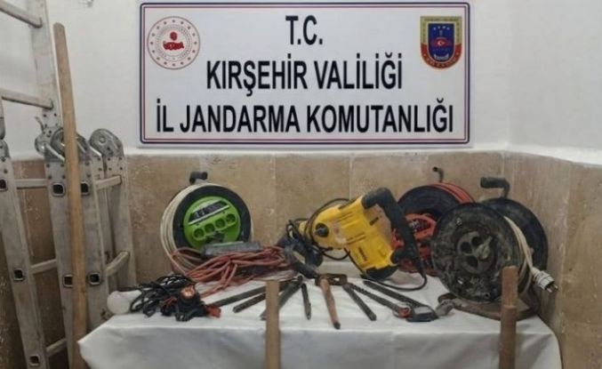 Kırşehir’de kaçak kazı yapan 5 şüpheli suçüstü yakalandı