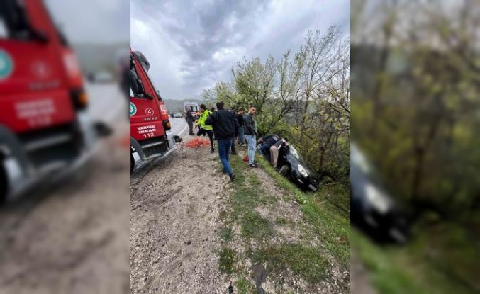 Kontrolden çıkan otomobil şarampole savruldu: 2 yaralı