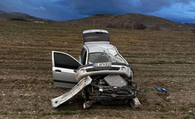 Malatya’da aydınlatma direğine çarpan araç takla attı: 3 yaralı