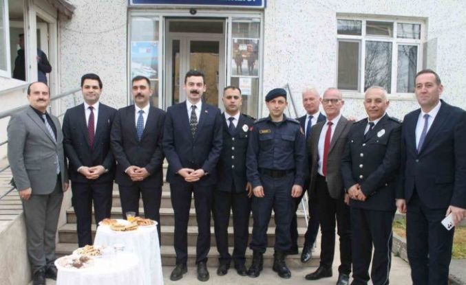 Manyas’ta polis haftası kapsamında pasta kesildi