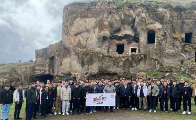 ‘Maziden Atiye Ahlat’ programı gençleri tarihle buluşturuyor