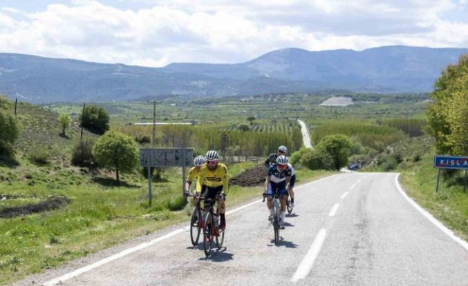 Mersin’de 120 sporcu 126 kilometrelik etapta yarıştı