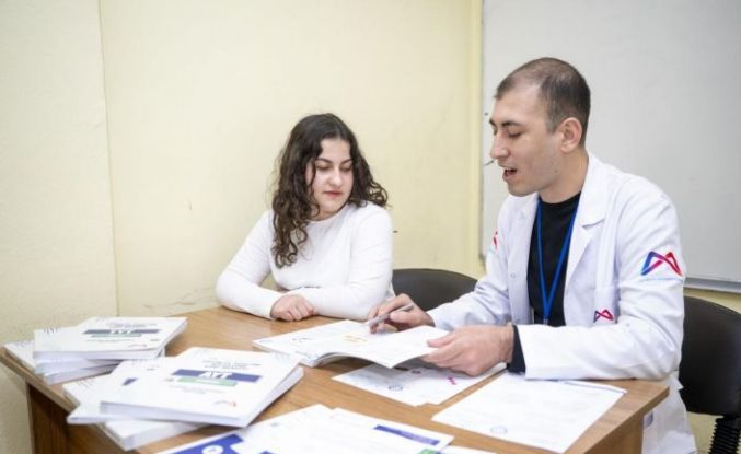 Mersin’de görme engelli öğrenciye ücretsiz eğitim desteği