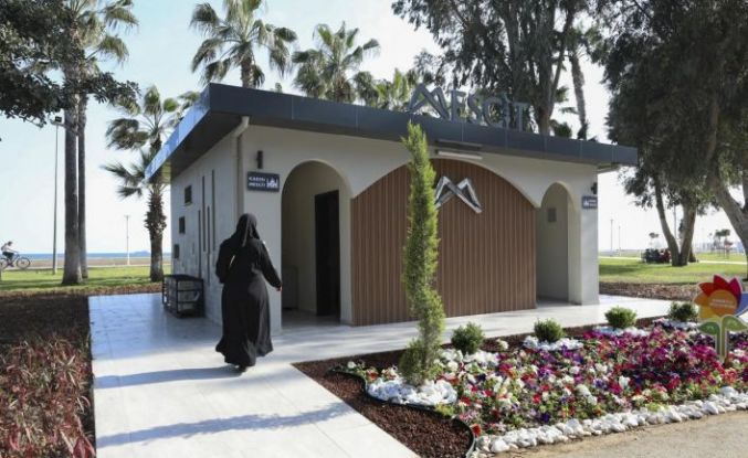 Mersin’de sahil bandına modern mescit