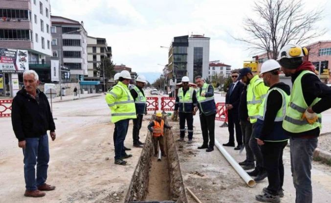 Merzifon’un içme suyu projesinde boru döşeme çalışması sürüyor